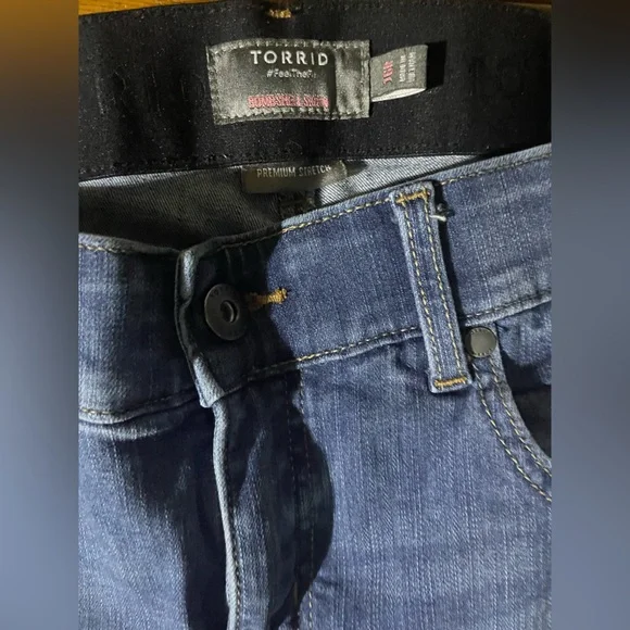 Torrid Distressed Bombshell Skinny 16 R - Picture 4 of 4